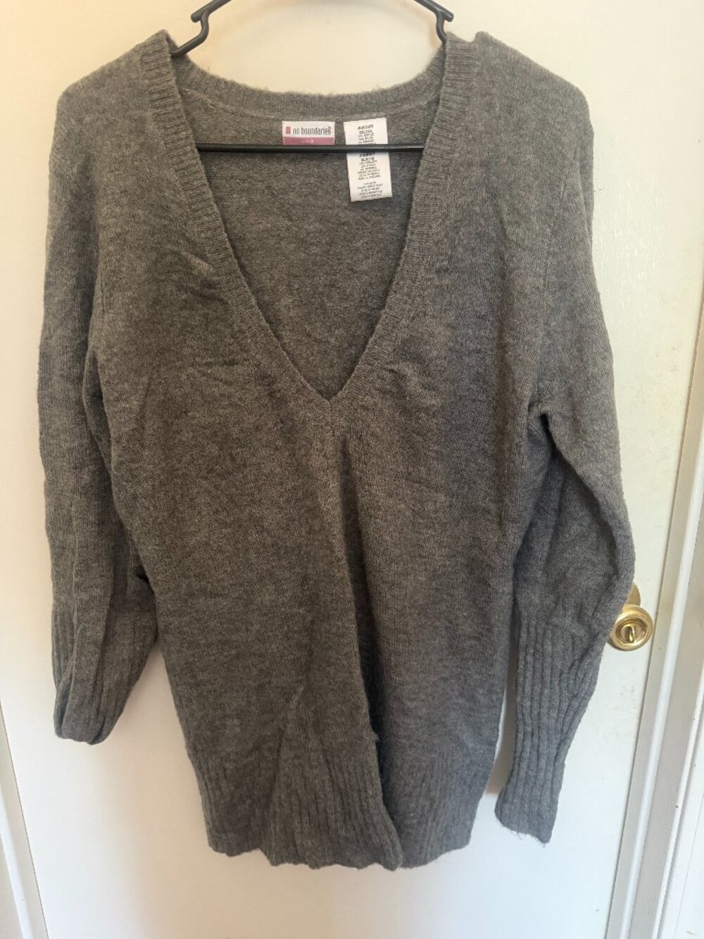 No Boundaries Gray V-Neck Sweater J XXL